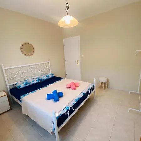 فيلة Seaside Efi *